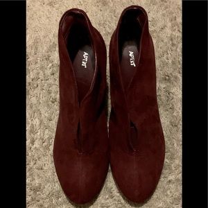 Women’s Sz.10. APT 9 4.5in heels. Wine color NWOT!